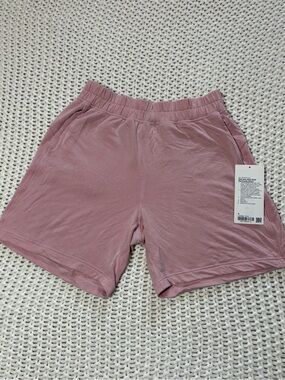 lululemon BeCalm Mid Rise Bermuda Short in Pink Haze Size Small